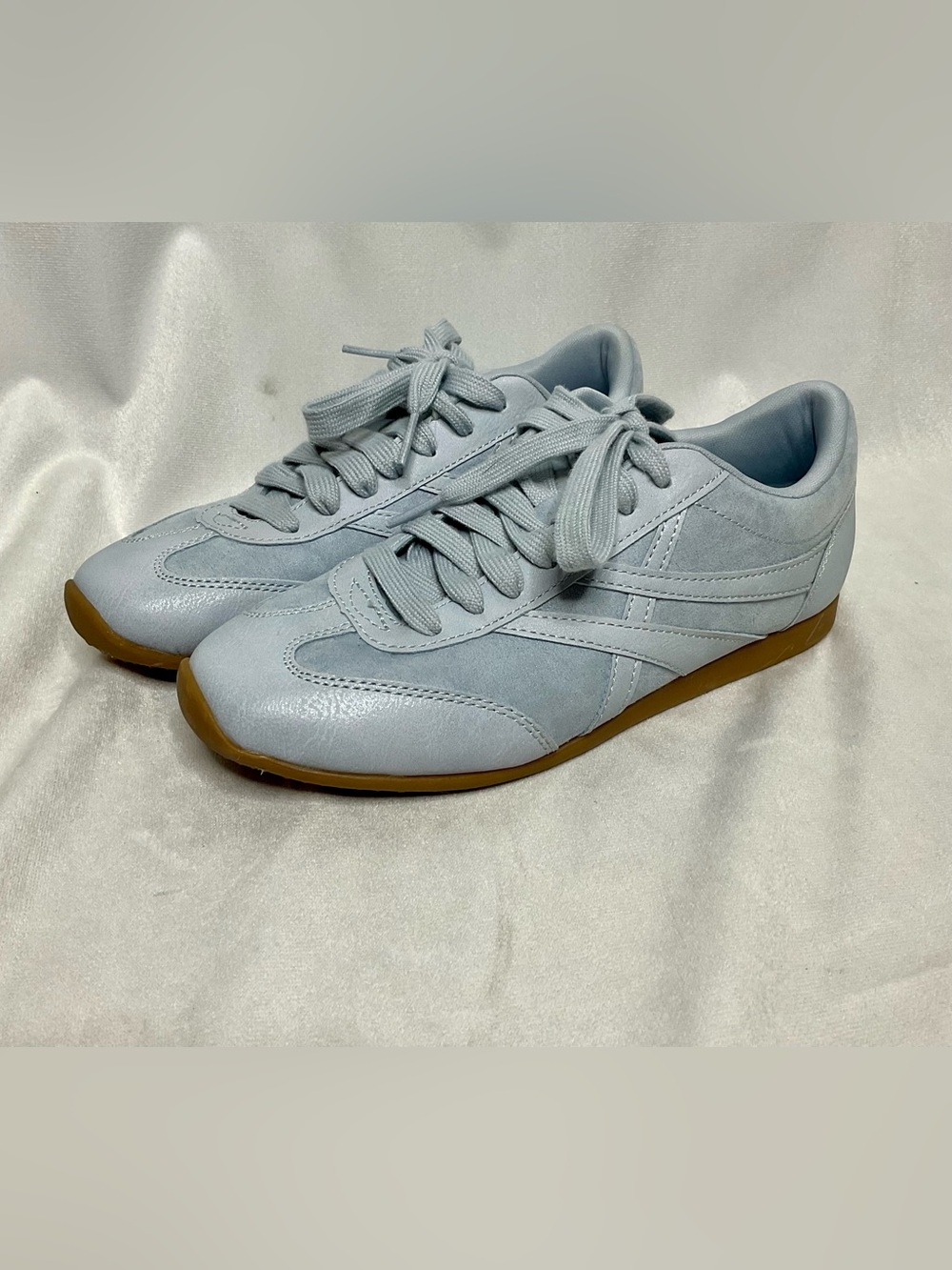 Time and Tru Women's Low-top Sneakers Light Blue Faux Suede Upper Size 6